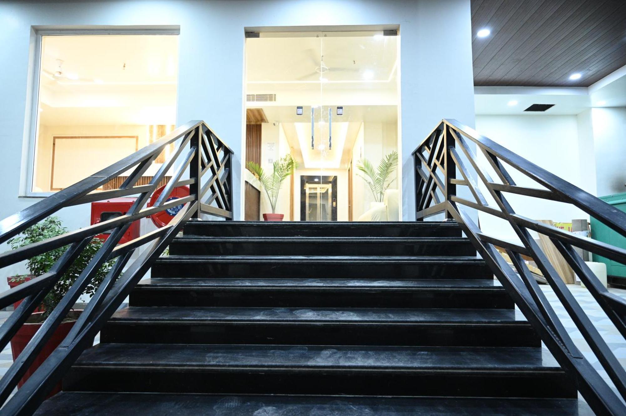 The Janki Hotel Ayodhya Ngoại thất bức ảnh